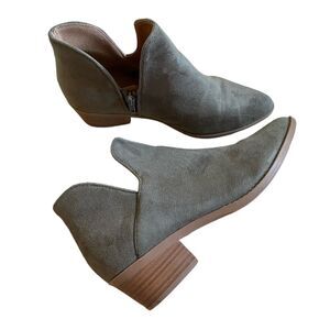 Soda Faux Suede Ankle Booties Women's Size 7.5 Olive Green Zipper Almond Toe